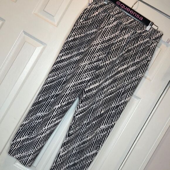New York & Company Loose Fit Casual Ankle Pant - Picture 13 of 13